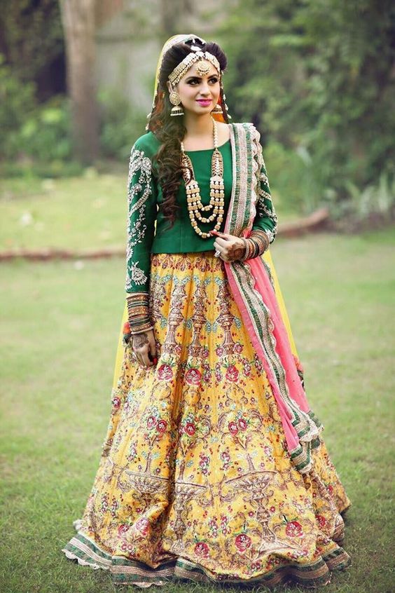 mehndi dresses for bride 2018