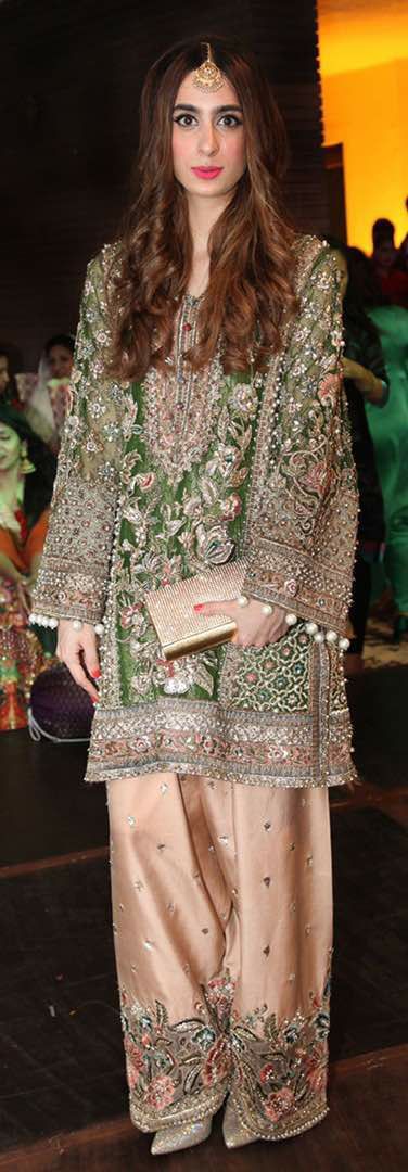 mehndi dresses for female