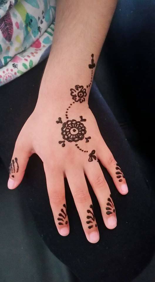 Top 25 Alluring Mehndi Designs For Kids Folder