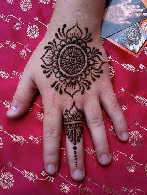 Top 25 Alluring Mehndi Designs For Kids Folder