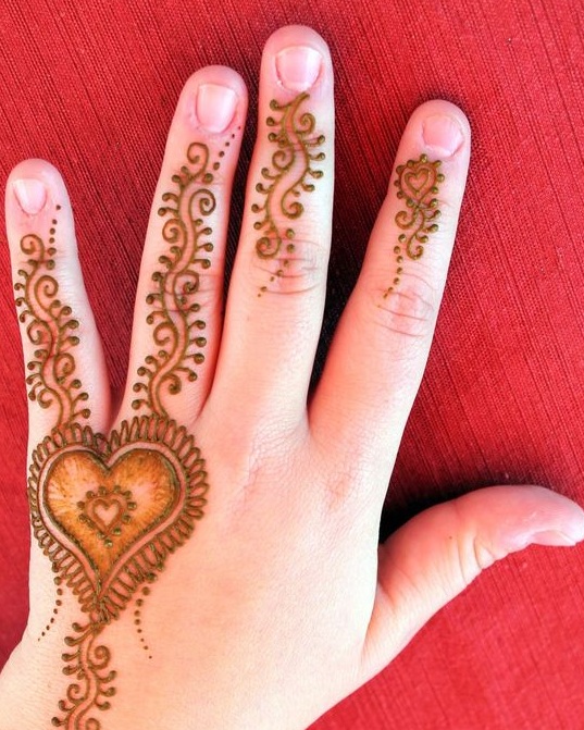 Top 25 Alluring Mehndi Designs For Kids - Folder