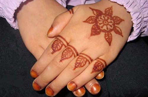 Top 25 Alluring Mehndi Designs For Kids - Folder