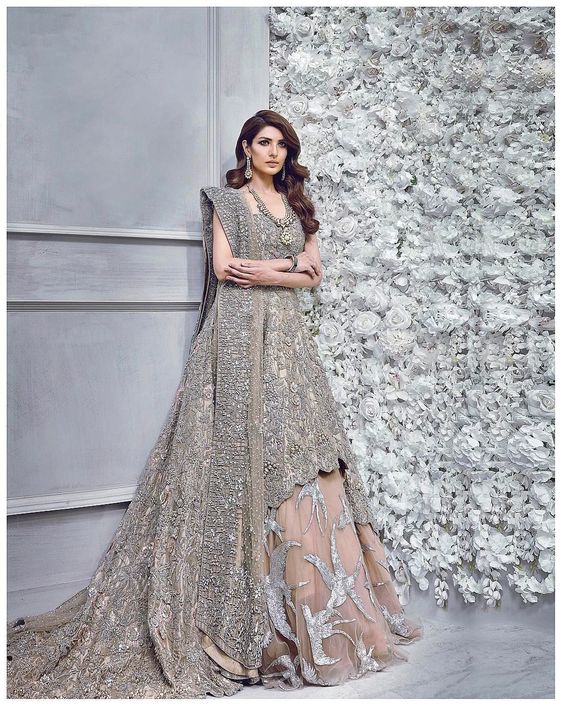 30 Stunning Pakistani Bridal Walima Dresses for Your Inspiration - Folder