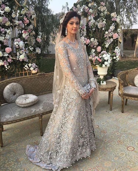 30 Stunning Pakistani Bridal Walima Dresses for Your Inspiration - Folder