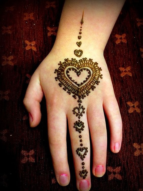 30 Lovely Heart Shaped Mehndi Designs 2018 Folder