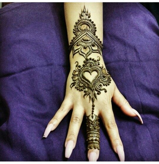 30 Lovely Heart Shaped Mehndi Designs 18 Folder