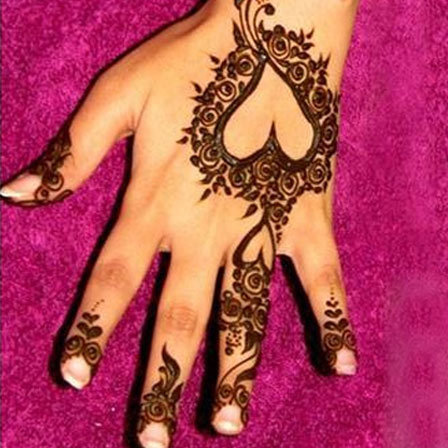 30 Lovely Heart Shaped Mehndi Designs 18 Folder