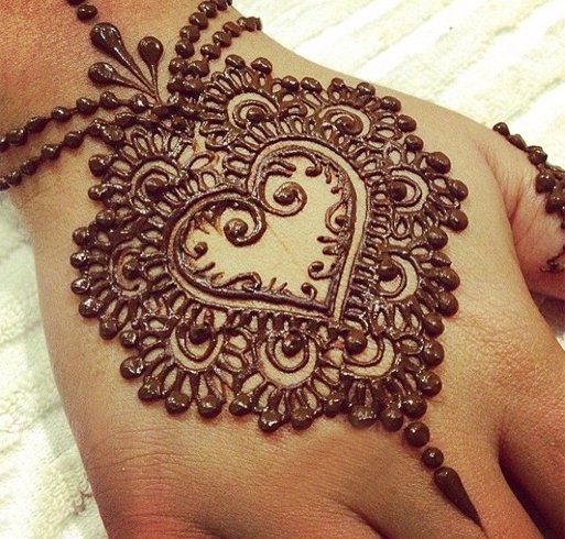 Heart Shaped Perfect Mehendi Design - Heart Shaped Eid Mehndi Designs ...