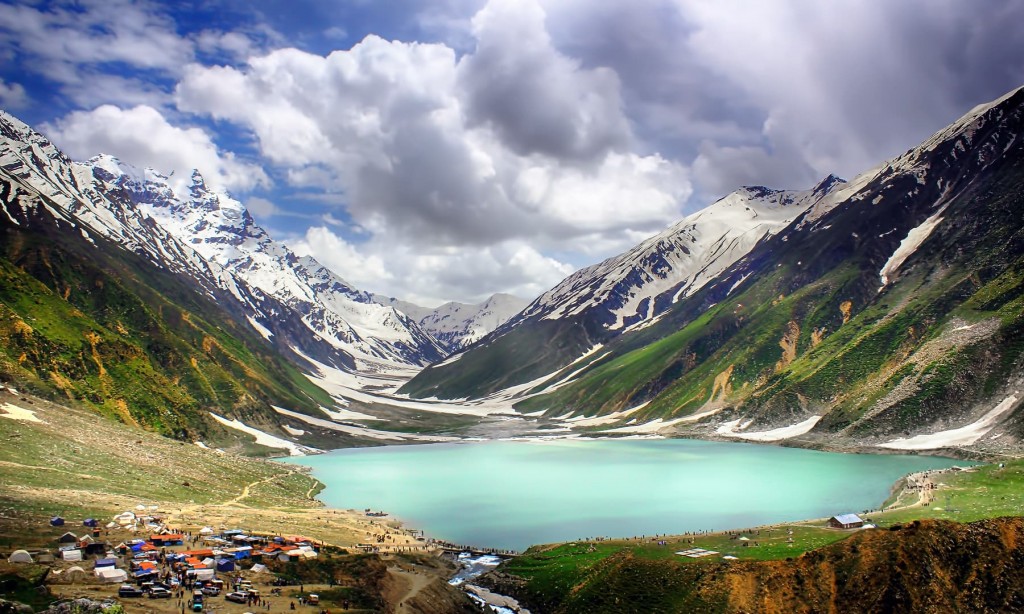 top 3 places to visit in pakistan