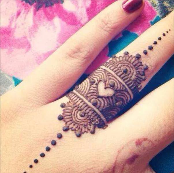 30 Lovely Heart Shaped Mehndi Designs 2018 Folder