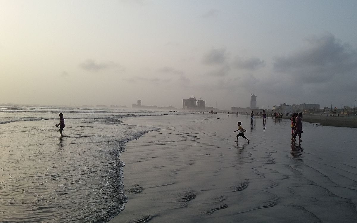 karachi beach travel