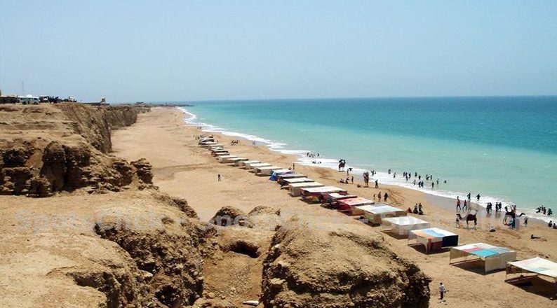 karachi beach travel