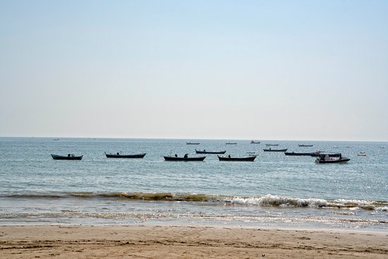 karachi beach travel