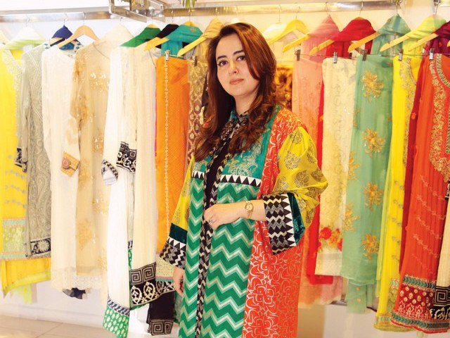 pakistani famous dress designers