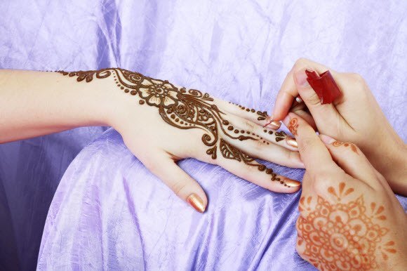 How To Remove Henna Tattoo Quickly : where to get a tattoo removed can you remove a tattoo at ... / It is best to avoid water to touch tattoo for the first 24 hours.